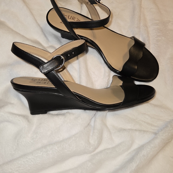 Naturalizer Black Sandals with Scallop Strap - Picture 3 of 7